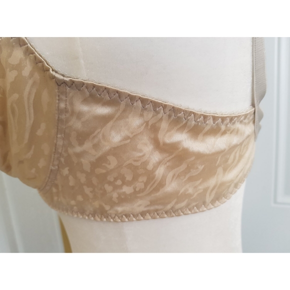 Vintage Vassarette Second Skin Satin Bra - Picture 11 of 16